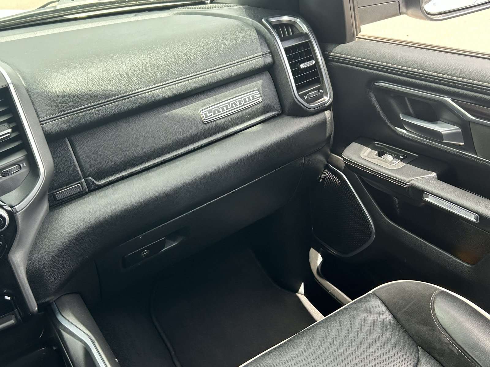 Used 2025 RAM 1500 Laramie AWD/4WD image 18