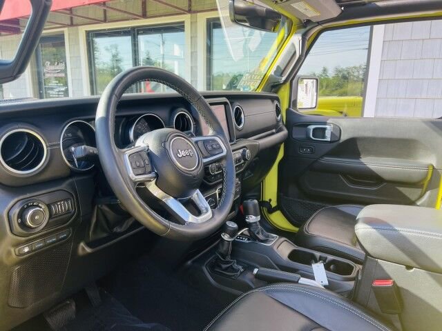 Used 2022 Jeep Wrangler Unlimited Sahara w/ Cold Weather Group AWD/4WD image 9