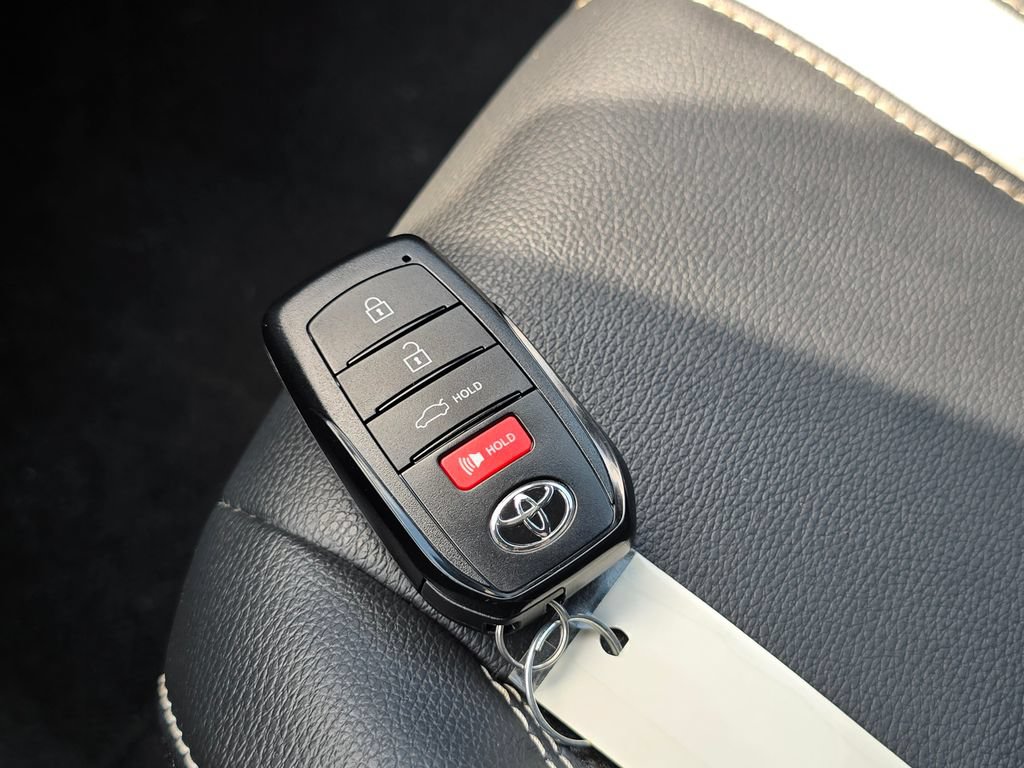 Used 2025 Toyota Camry SE FWD image 33