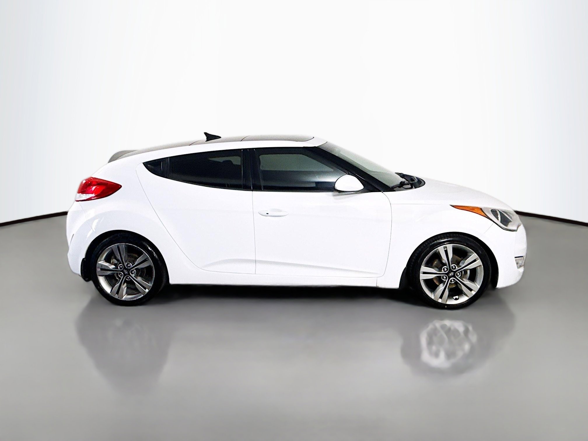 Used 2017 Hyundai Veloster Value Edition image 11