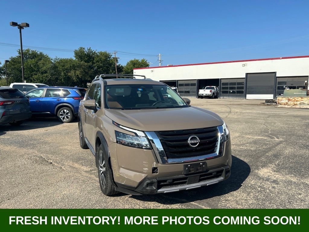 Used 2024 Nissan Pathfinder Platinum w/ Cargo Package