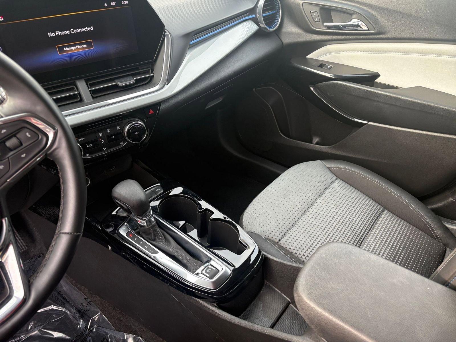 Used 2025 Chevrolet Trax LT w/ LT Convenience Package image 39