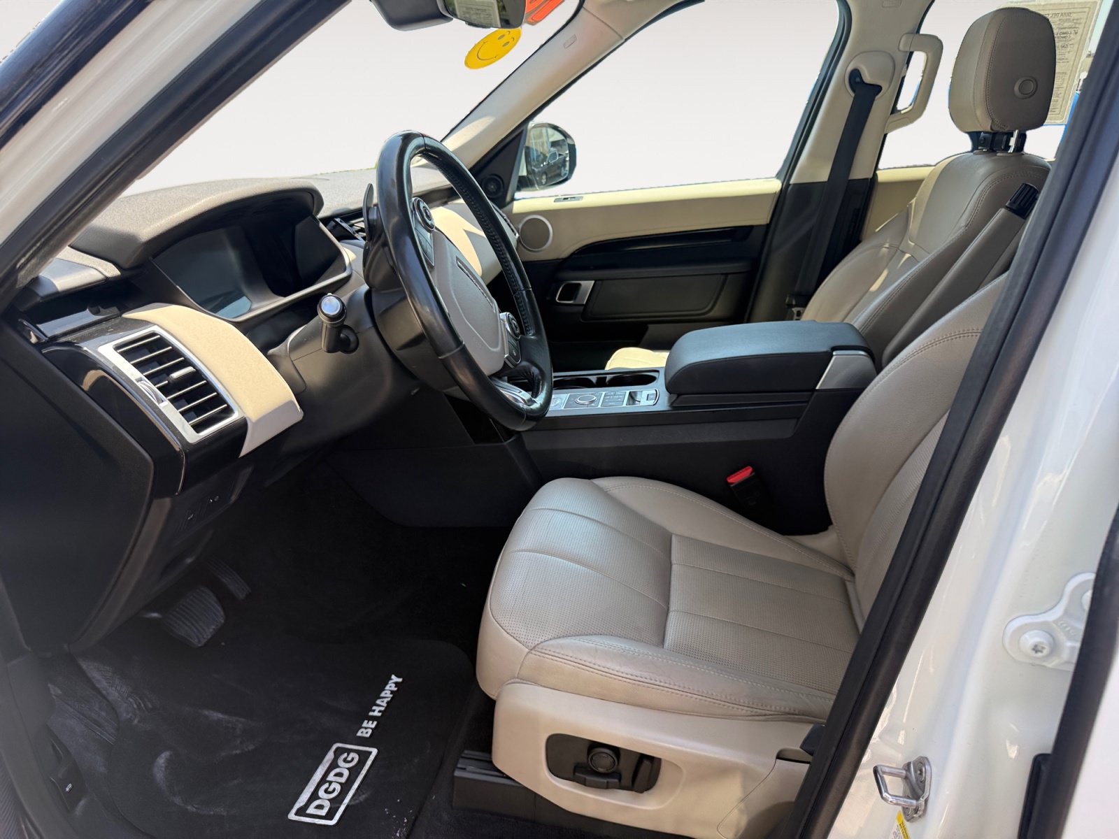 Used 2018 Land Rover Discovery SE AWD/4WD image 10