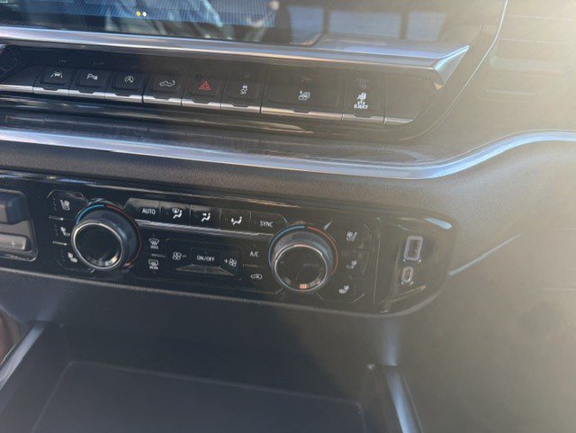 Used 2022 Chevrolet Silverado 1500 LTZ w/ LTZ Premium Package AWD/4WD image 22