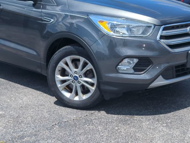 Used 2017 Ford Escape SE AWD/4WD image 2