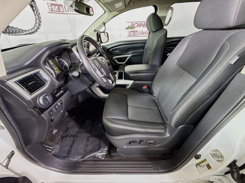 Used 2018 Nissan Titan SV w/ SV Convenience Package AWD/4WD image 26