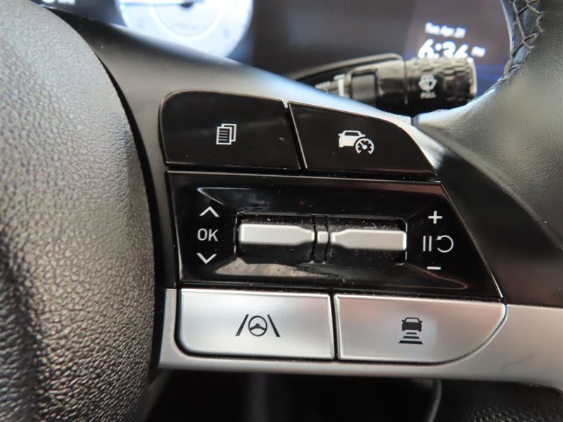 Used 2025 Hyundai Elantra SEL FWD image 20