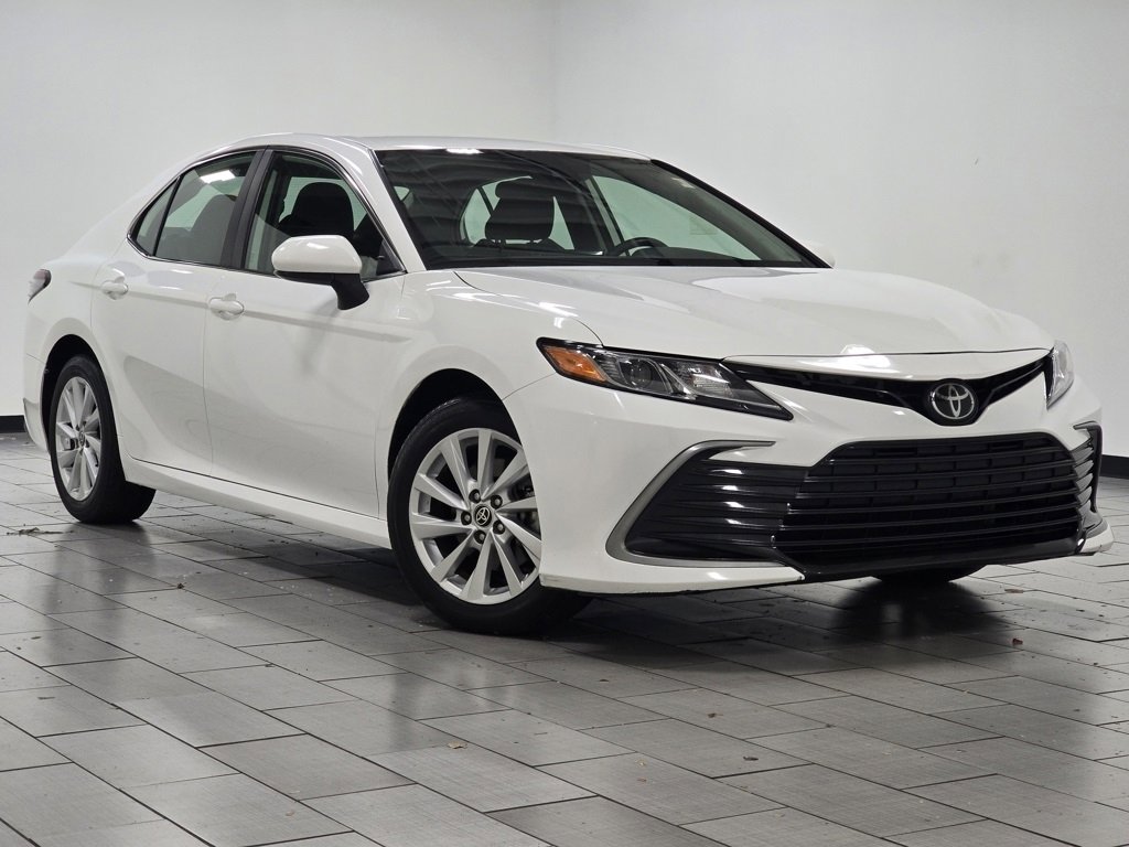 Used 2024 Toyota Camry LE image 2