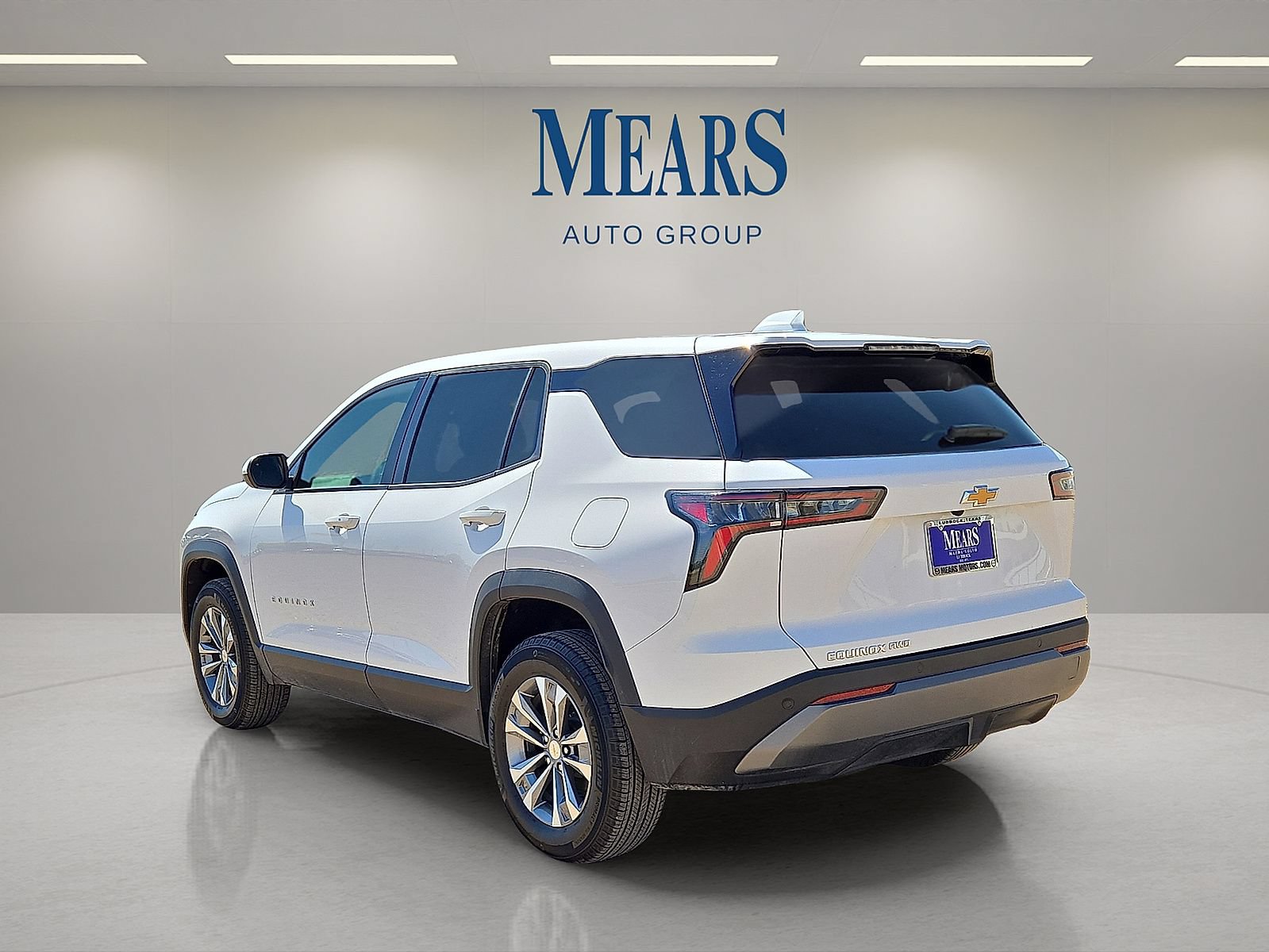 Used 2025 Chevrolet Equinox LT AWD/4WD image 3