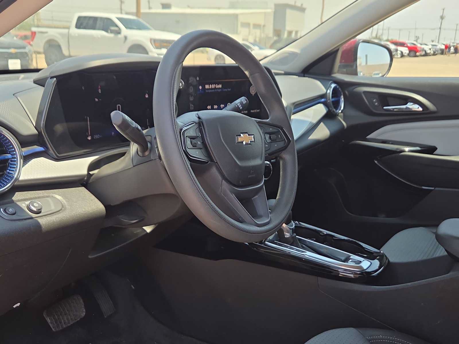 Used 2025 Chevrolet Trax LT FWD image 10