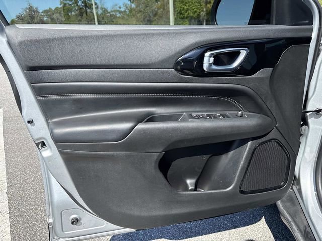 Used 2024 Jeep Compass Latitude w/ Altitude Special Edition image 17