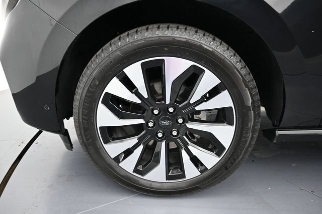 Certified 2025 Ford Expedition Platinum w/ Driver's Package AWD/4WD image 10