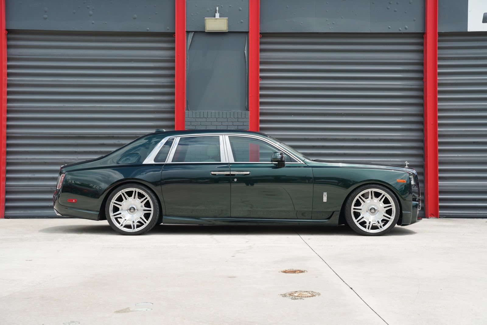 Used 2022 Rolls-Royce Phantom Sedan RWD image 14