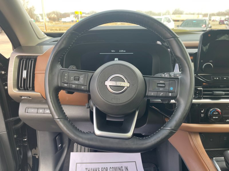 Used 2025 Nissan Pathfinder Platinum image 19