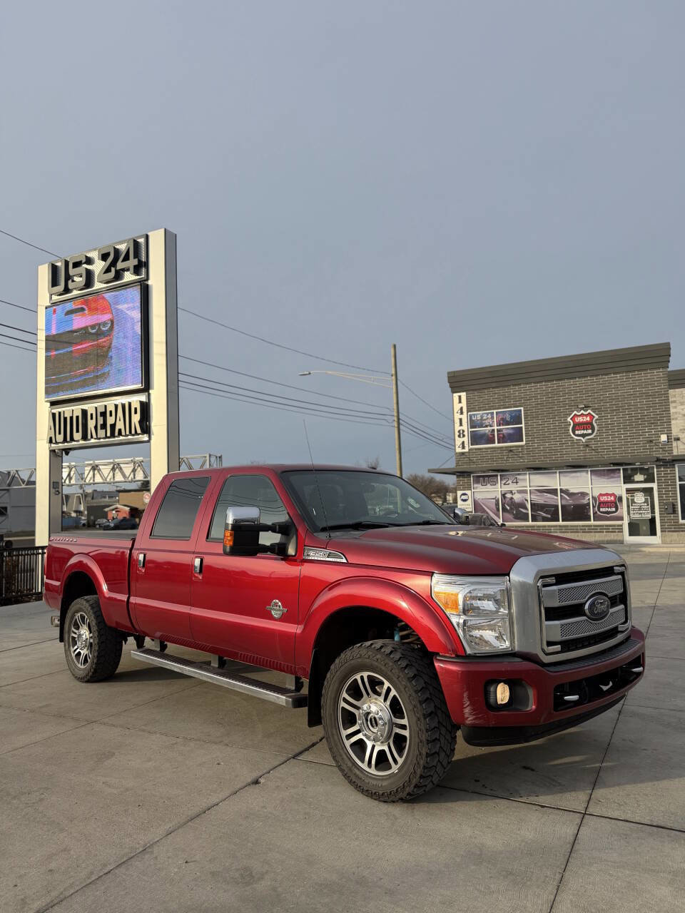 Used 2016 Ford F350 Platinum image 1