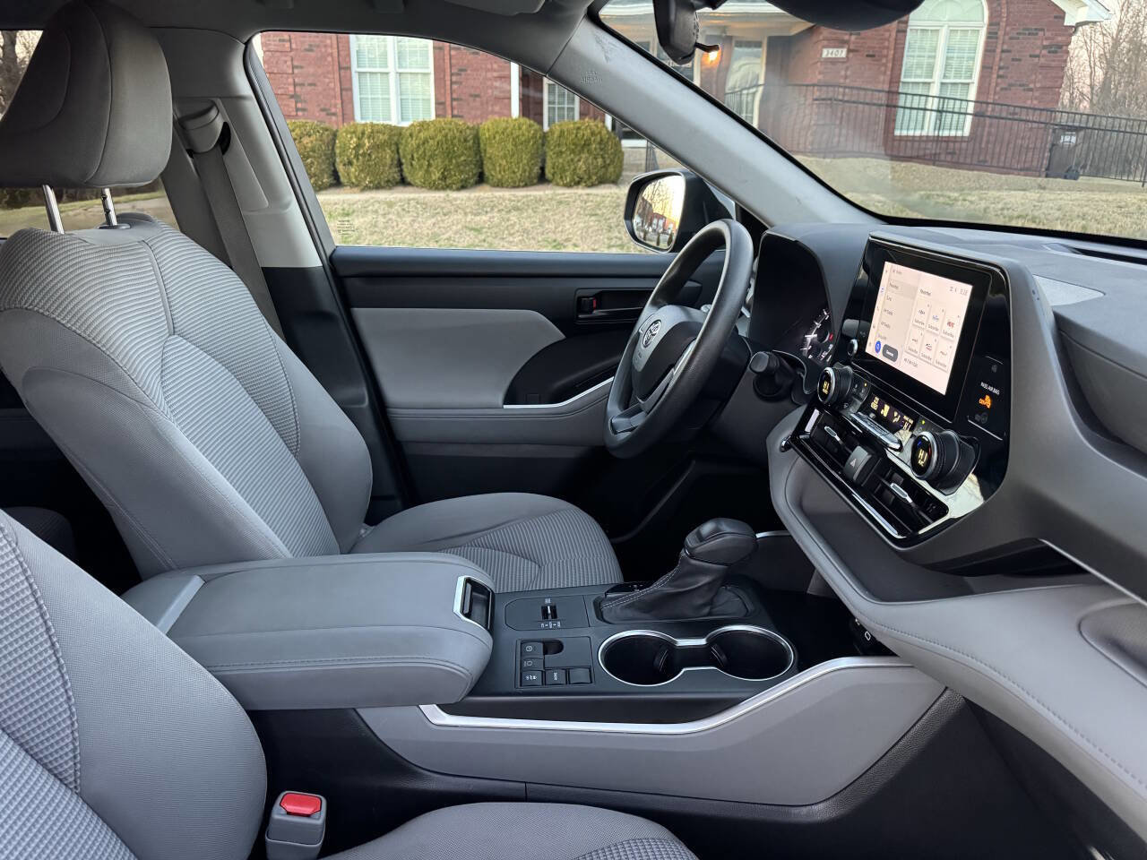 Used 2023 Toyota Highlander L image 31