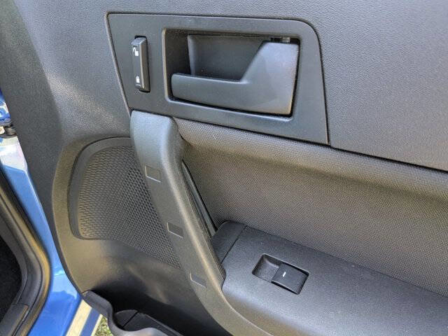 Used 2010 Ford Focus SE FWD image 30