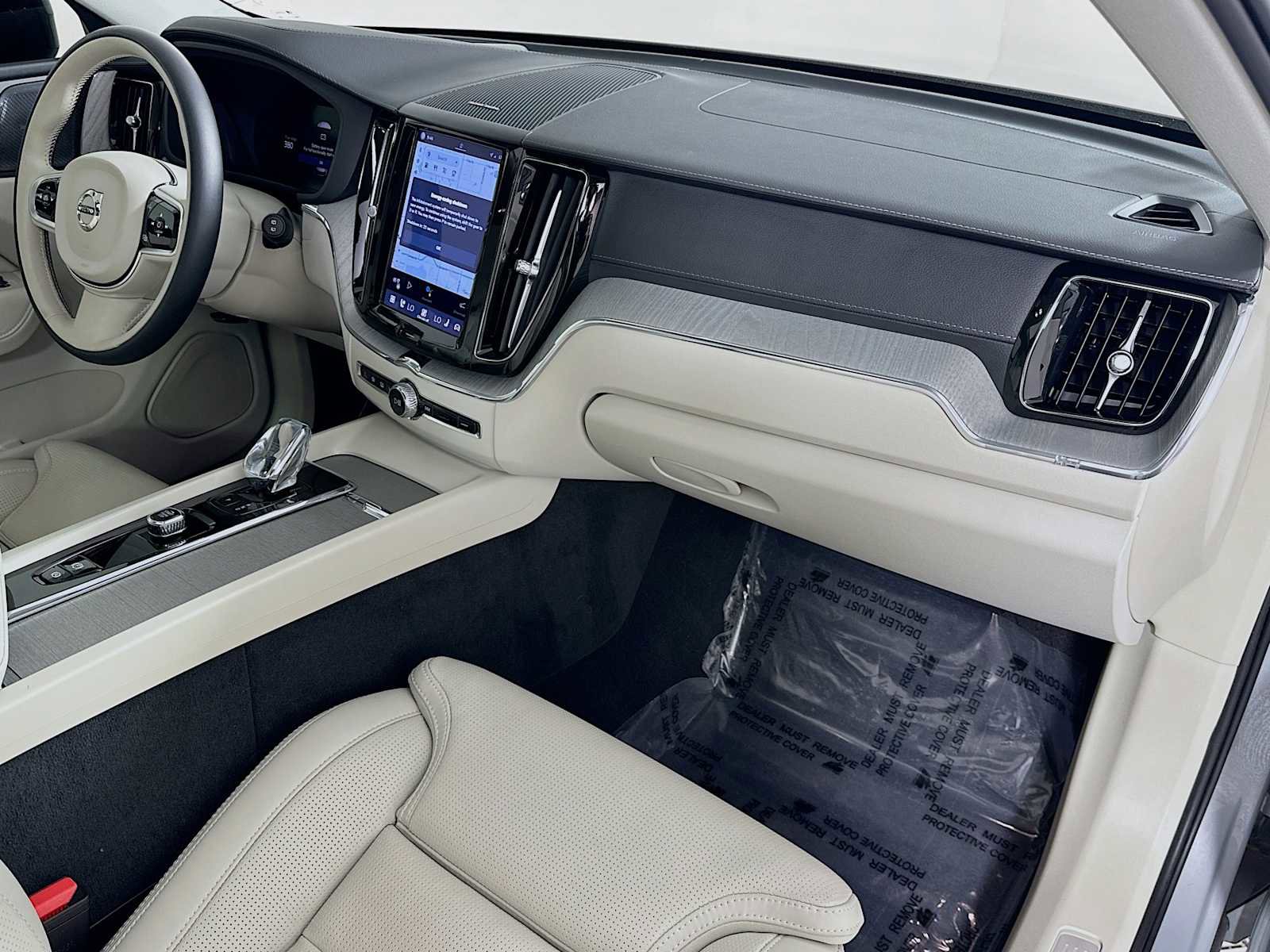 Used 2025 Volvo XC60 B5 Ultra w/ Protection Package Premier image 28
