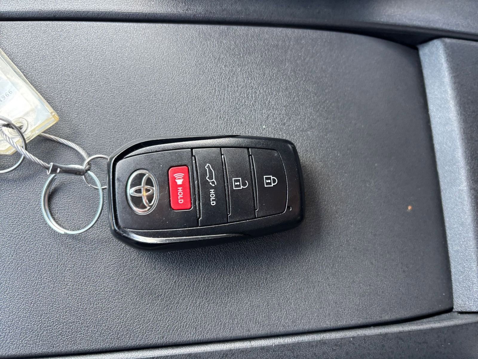 Used 2025 Toyota Highlander LE FWD image 21