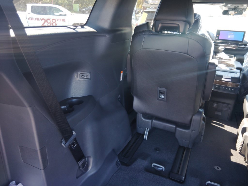 New 2026 Toyota Sienna Platinum AWD/4WD image 18