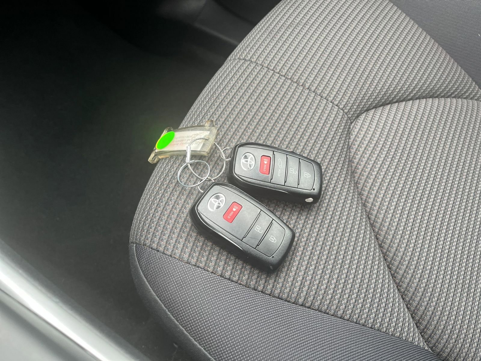 Used 2025 Toyota Highlander LE FWD image 22