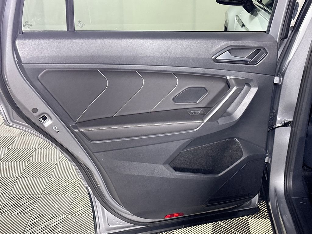 Used 2024 Volkswagen Tiguan SE image 18