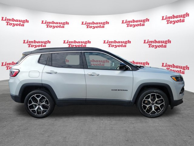 Used 2025 Jeep Compass Limited AWD/4WD image 2
