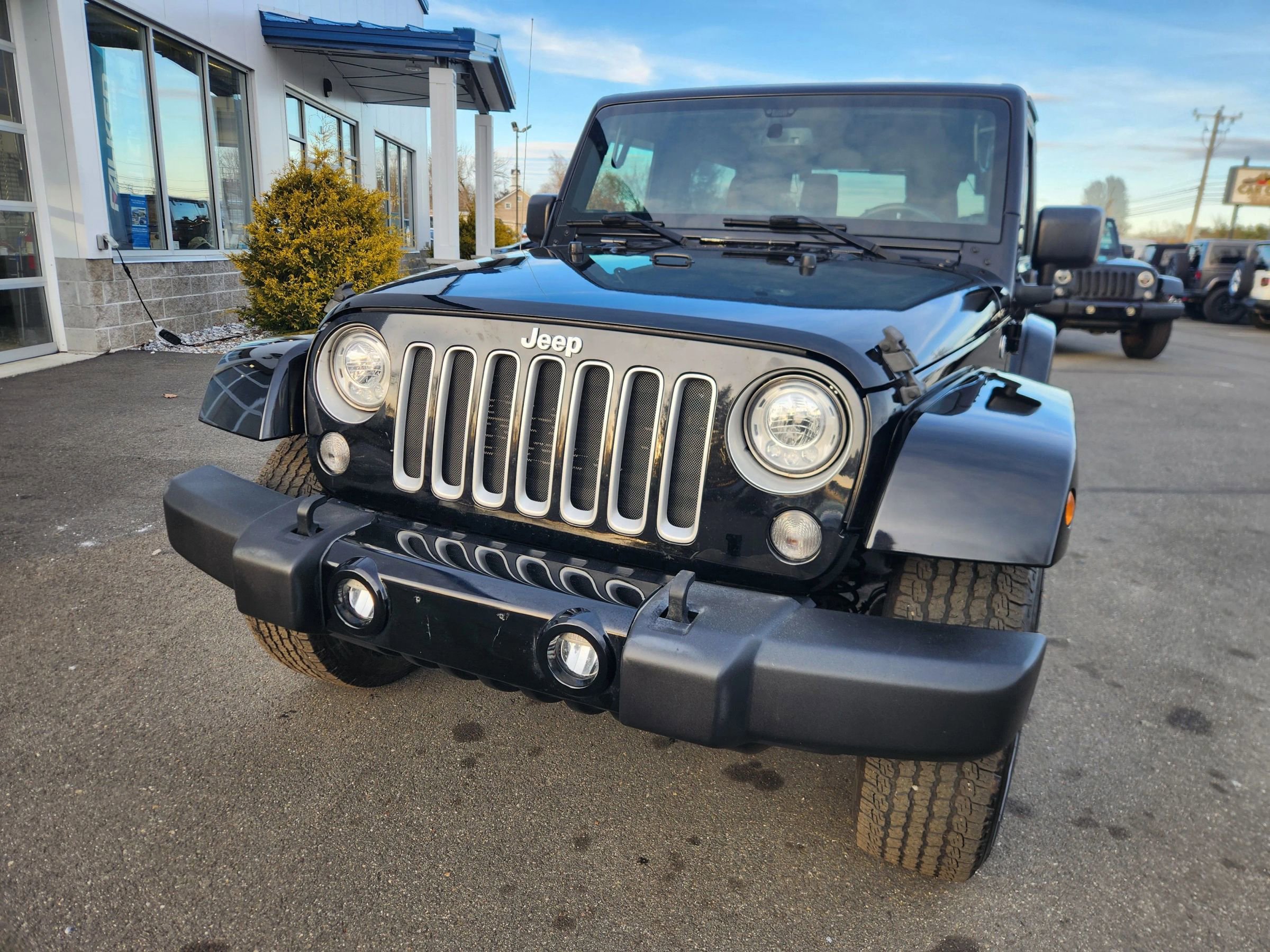 Used 2017 Jeep Wrangler Sahara image 4