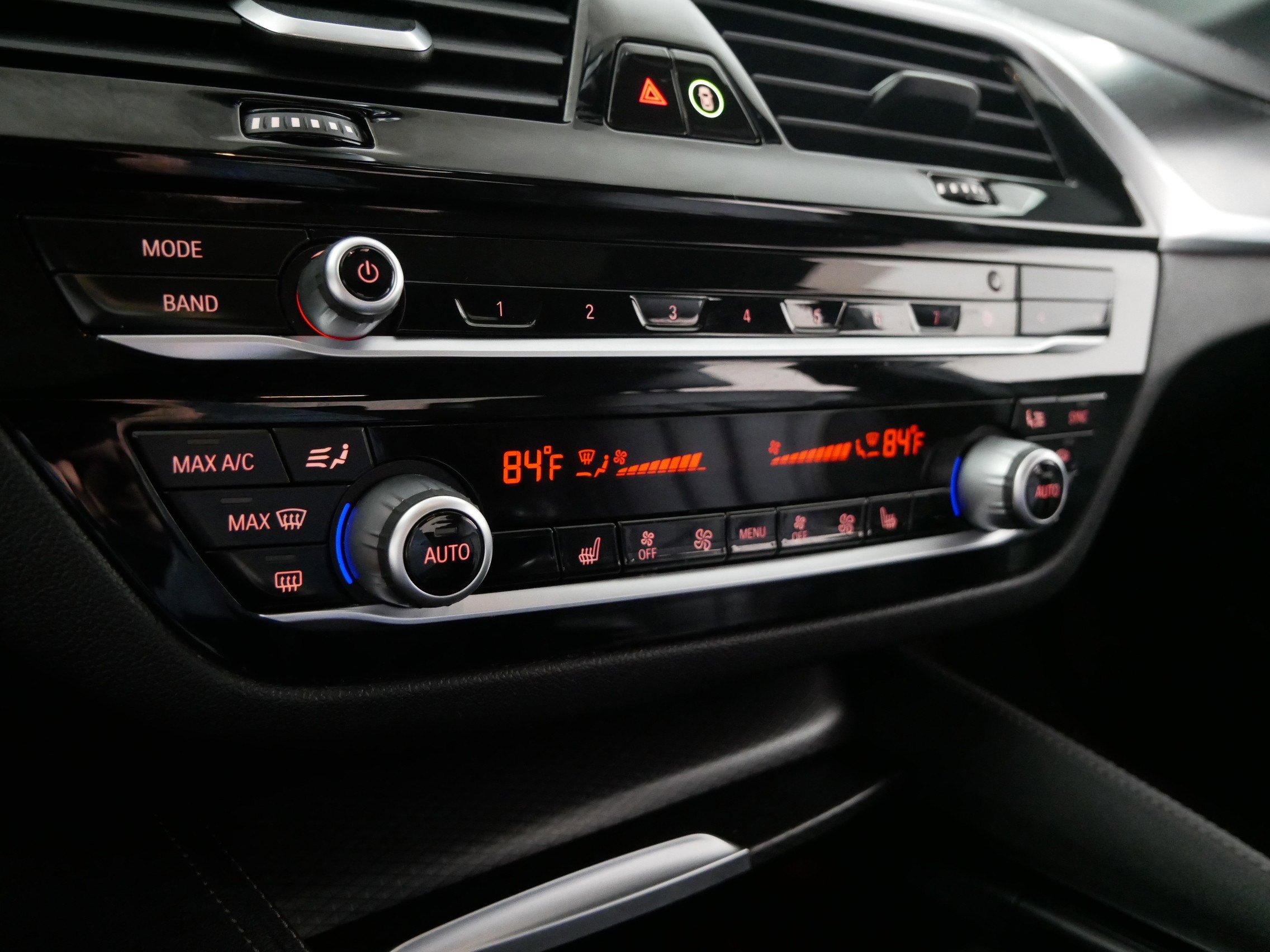 Used 2022 BMW M550i xDrive image 23