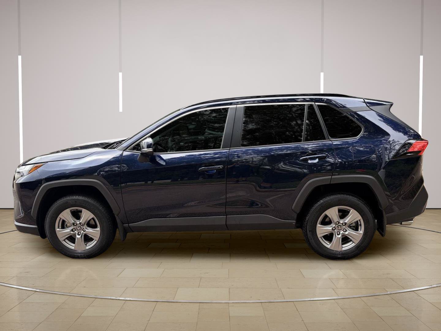 Used 2025 Toyota RAV4 XLE w/ Convenience Package FWD image 4