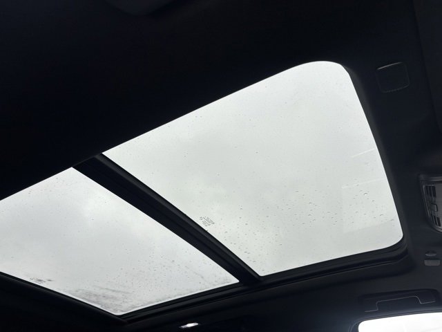 Used 2023 GMC Yukon XL Denali w/ Advanced Technology Package image 17