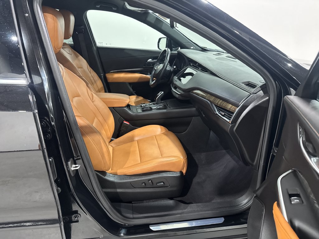 Used 2022 Cadillac XT4 Premium Luxury w/ Enhanced Visibility Package AWD/4WD image 21