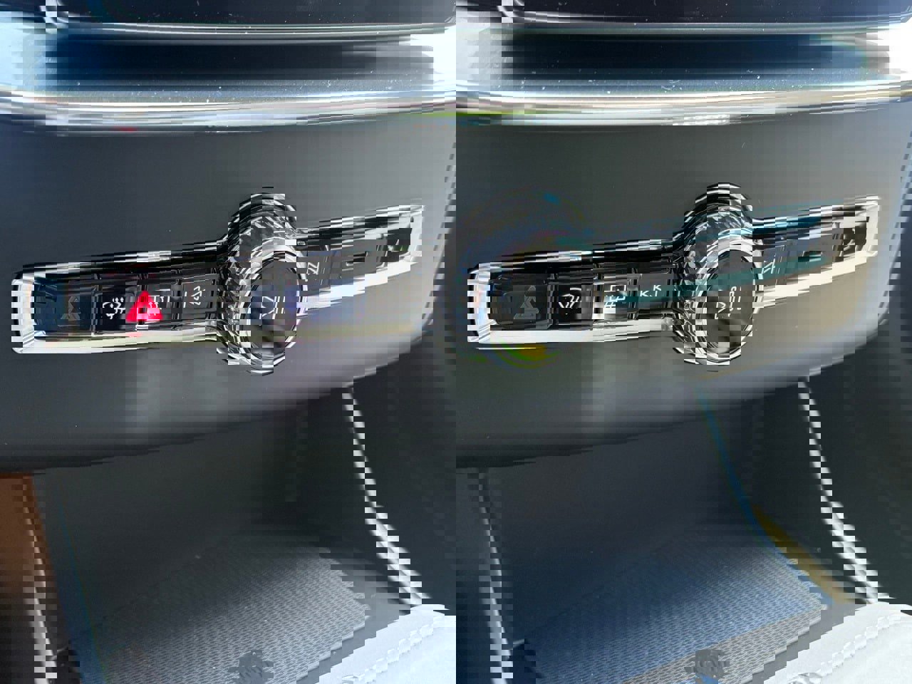 New 2026 Volvo XC90 B6 Plus w/ Protection Package Premier image 16