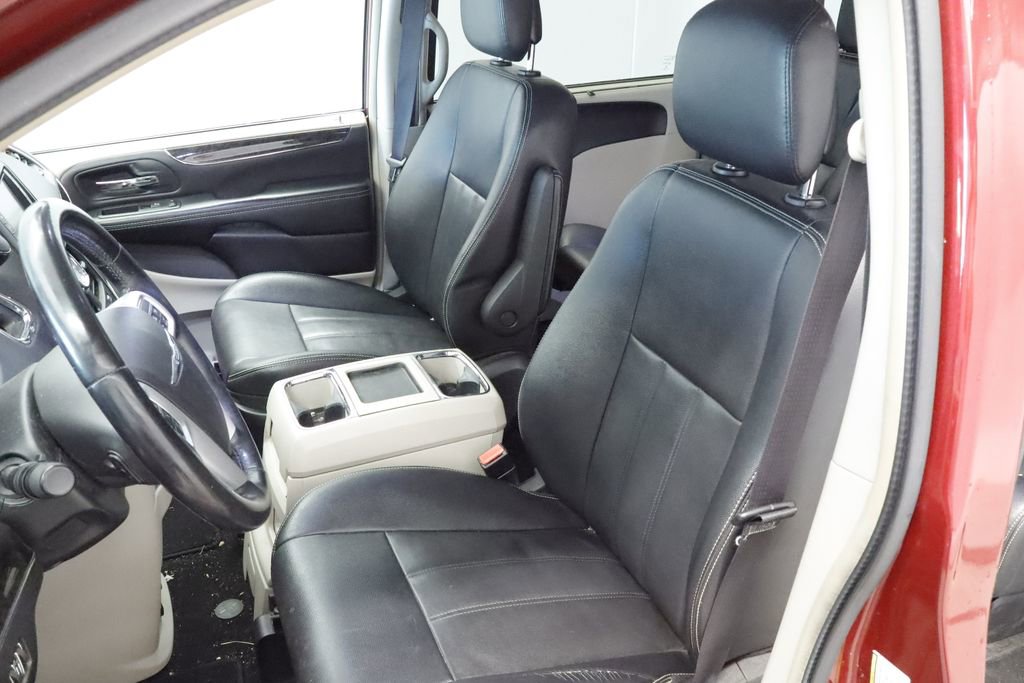 Used 2016 Chrysler Town & Country Touring w/ Driver Convenience Group FWD image 26