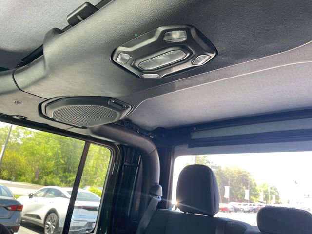 Used 2021 Jeep Gladiator Willys AWD/4WD image 24