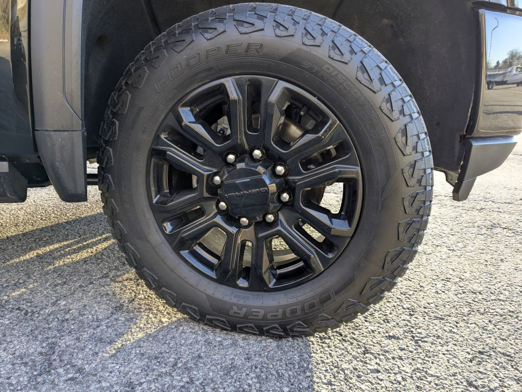 Certified 2022 GMC Sierra 3500 Denali w/ Denali Black Diamond Edition image 36