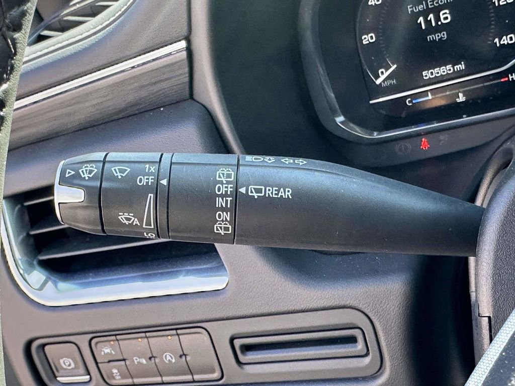 Used 2024 GMC Yukon SLT image 32