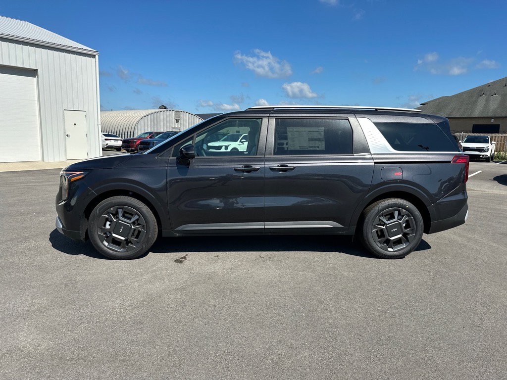 New 2026 Kia Carnival EX image 3