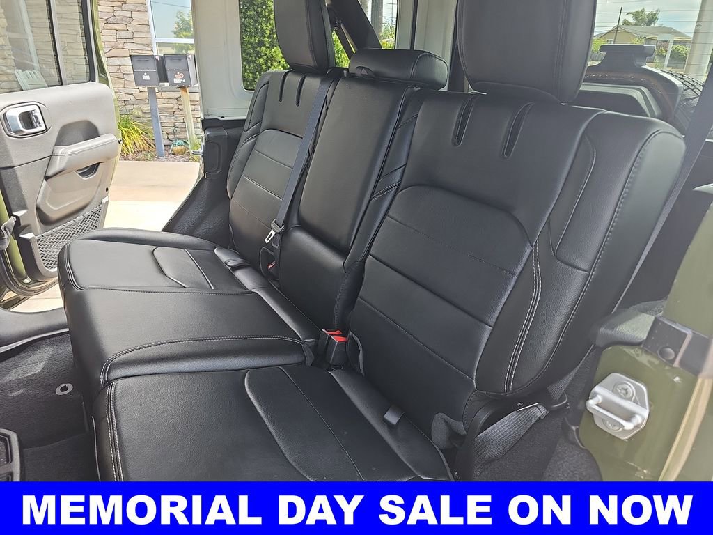 Used 2023 Jeep Wrangler Unlimited Sahara w/ Cold Weather Group AWD/4WD image 13