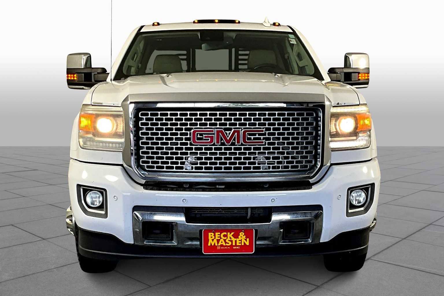 Used 2015 GMC Sierra 3500 Denali w/ Duramax Plus Package image 3