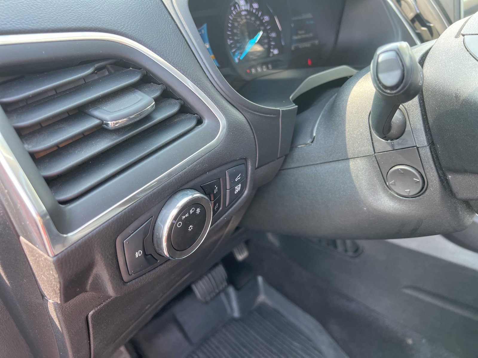 Used 2023 Ford Edge Titanium w/ Equipment Group 301A image 14