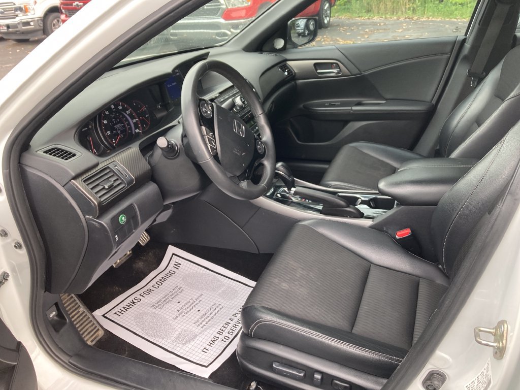 Used 2017 Honda Accord Sport image 12