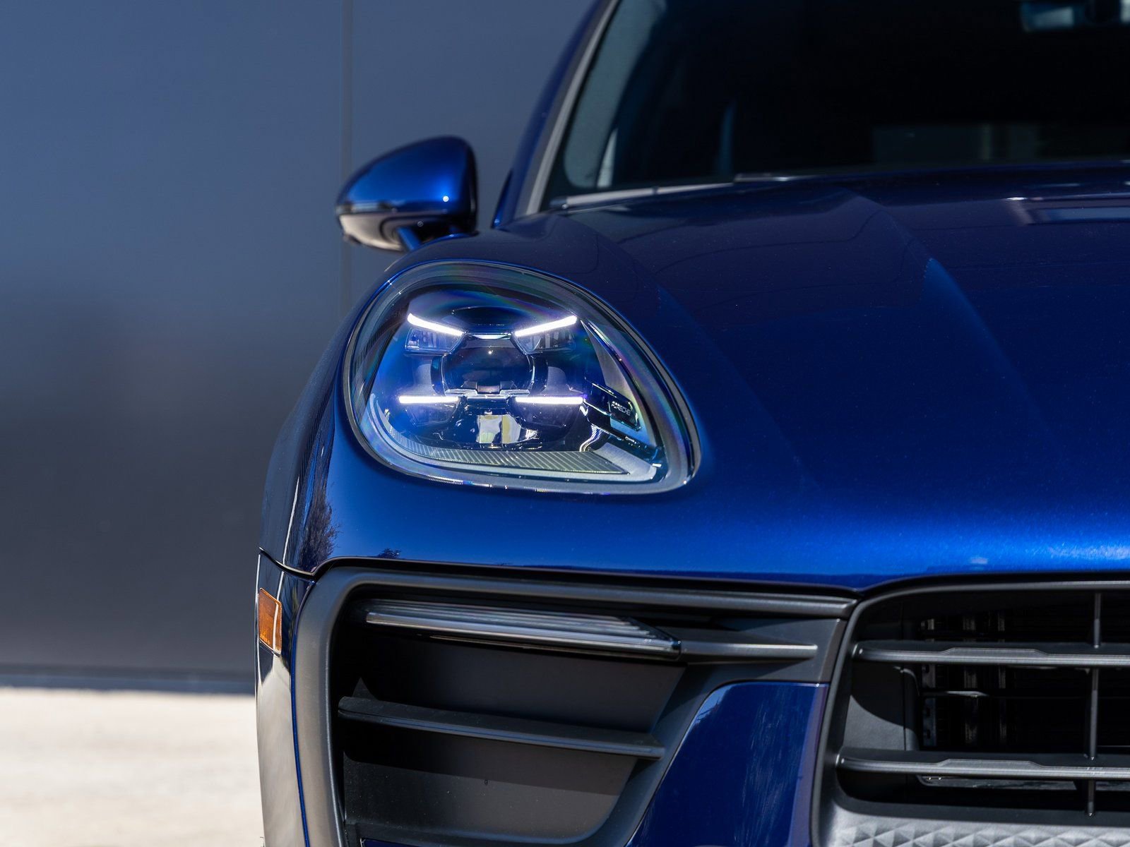 Certified 2025 Porsche Macan image 18