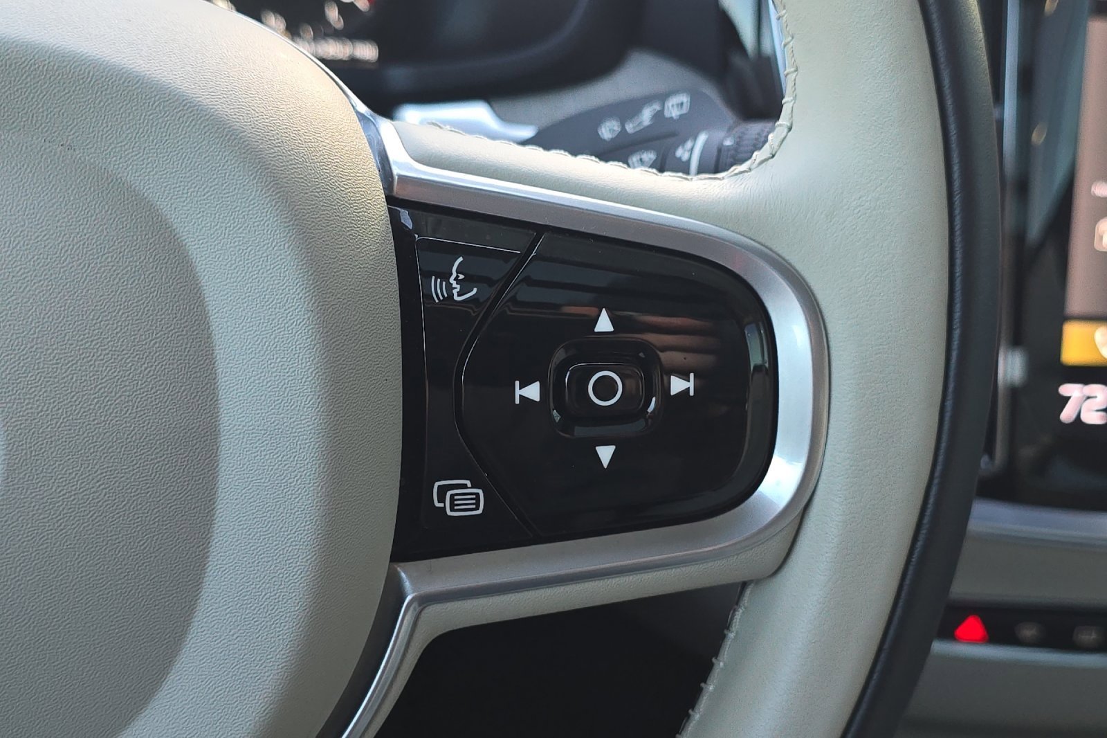 Used 2022 Volvo V60 T5 Cross Country w/ Advanced Package image 26