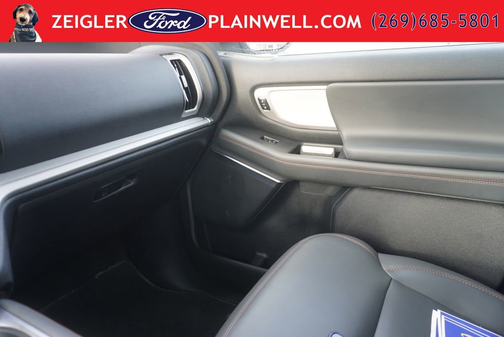 Used 2025 Ford Expedition Active AWD/4WD image 39
