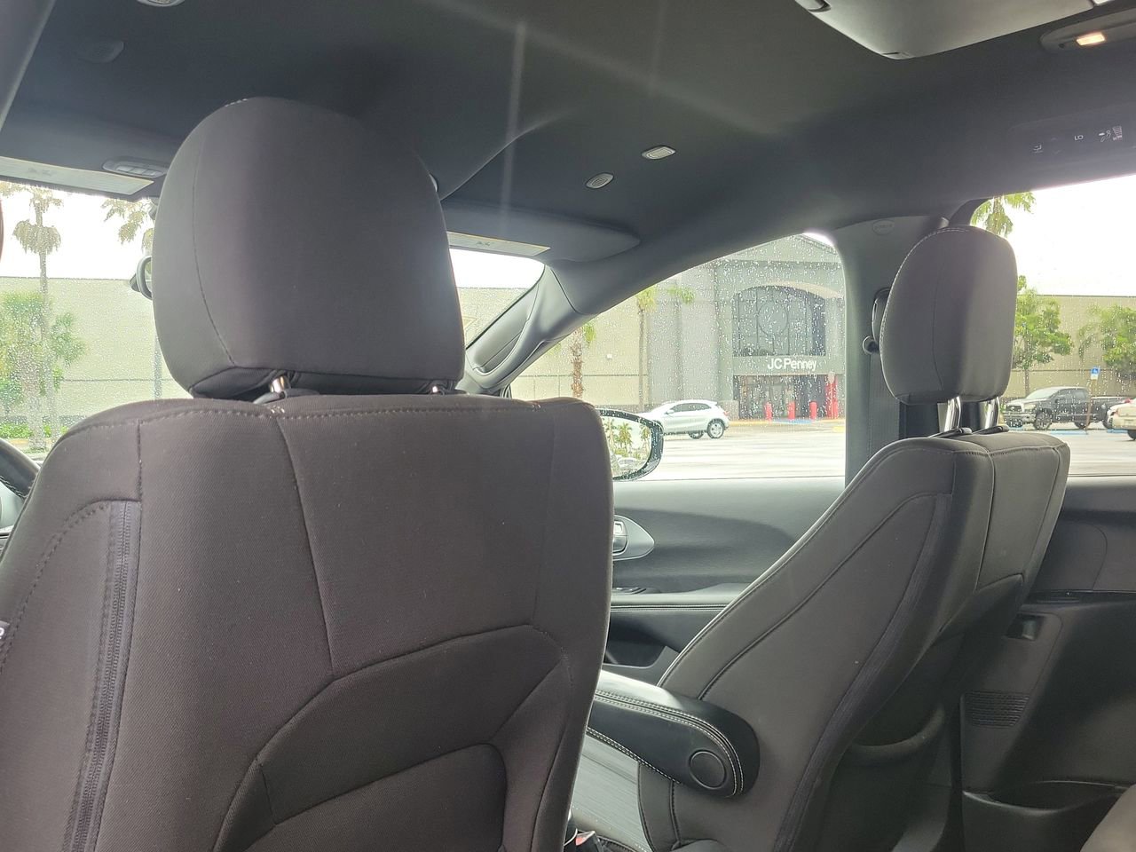 Used 2020 Chrysler Pacifica Touring w/ Advanced Safetytec Group image 11