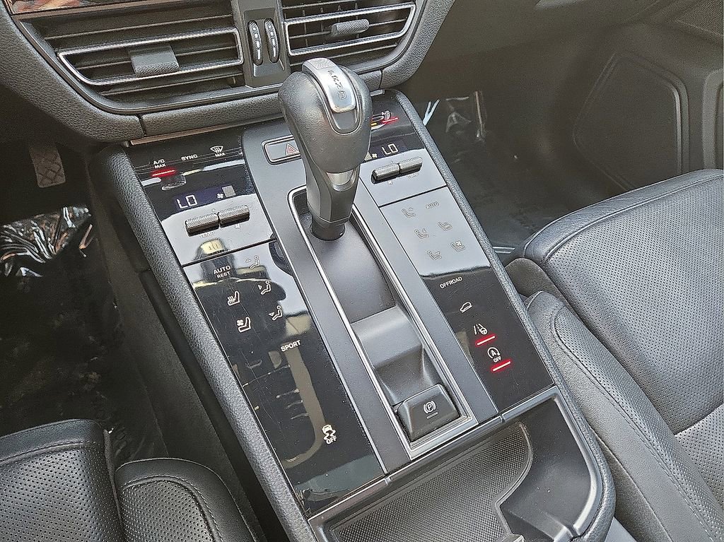 Used 2024 Porsche Macan Turbo image 30