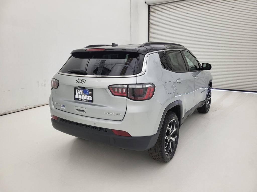Used 2025 Jeep Compass Limited image 17