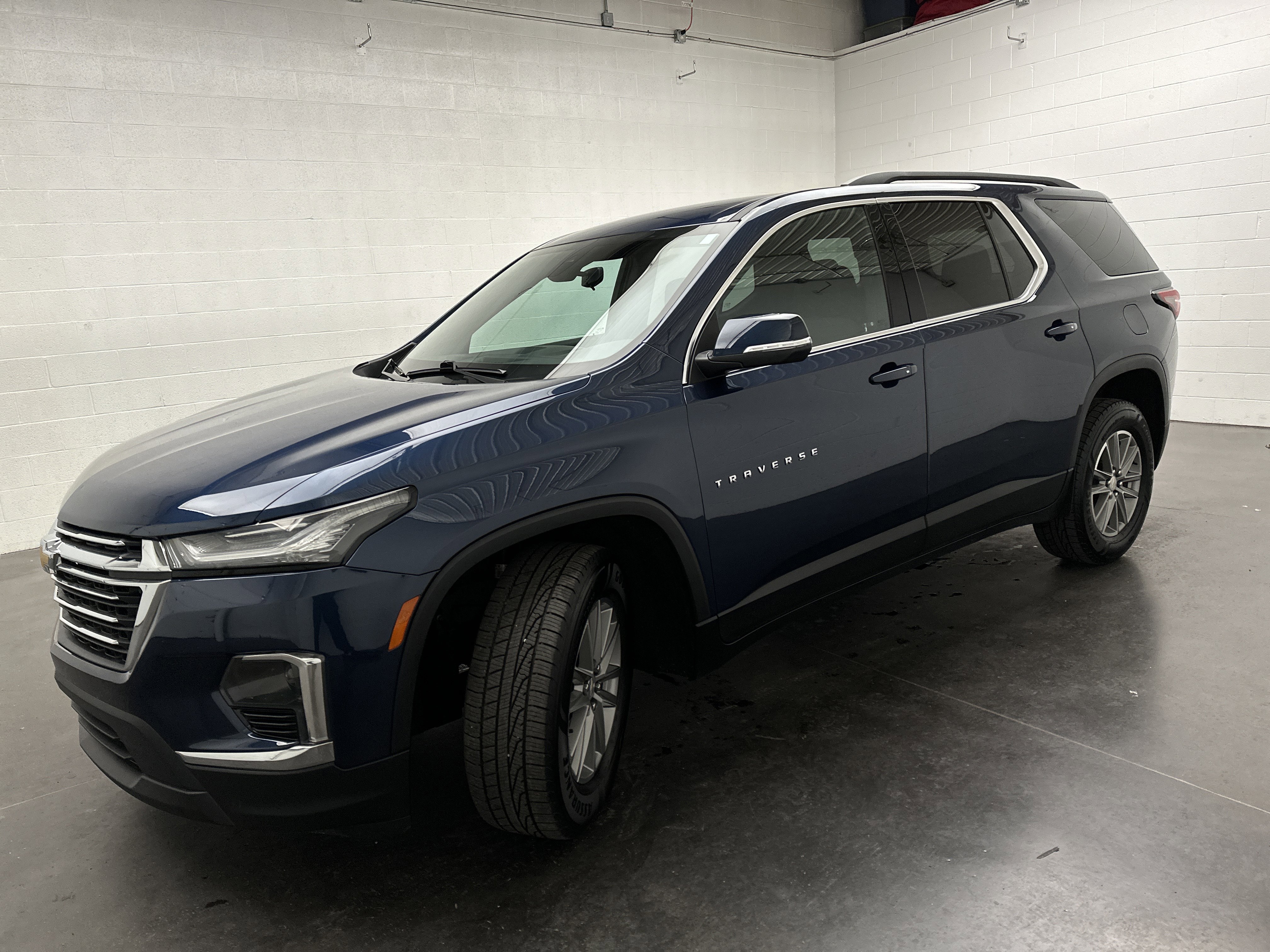 Used 2022 Chevrolet Traverse LT image 4