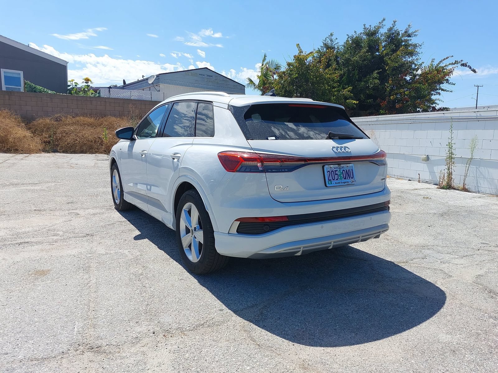Used 2025 Audi Q4 e-tron Premium w/ Convenience Package AWD/4WD image 4
